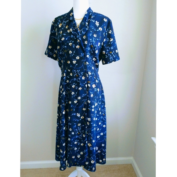 Women's Floral Print Wrap Dress - Picture 7 of 10